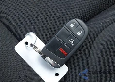 2021 Jeep Renegade Latitude 4X4 from USA, damaged, VIN ZACNJDBB4MPN16805